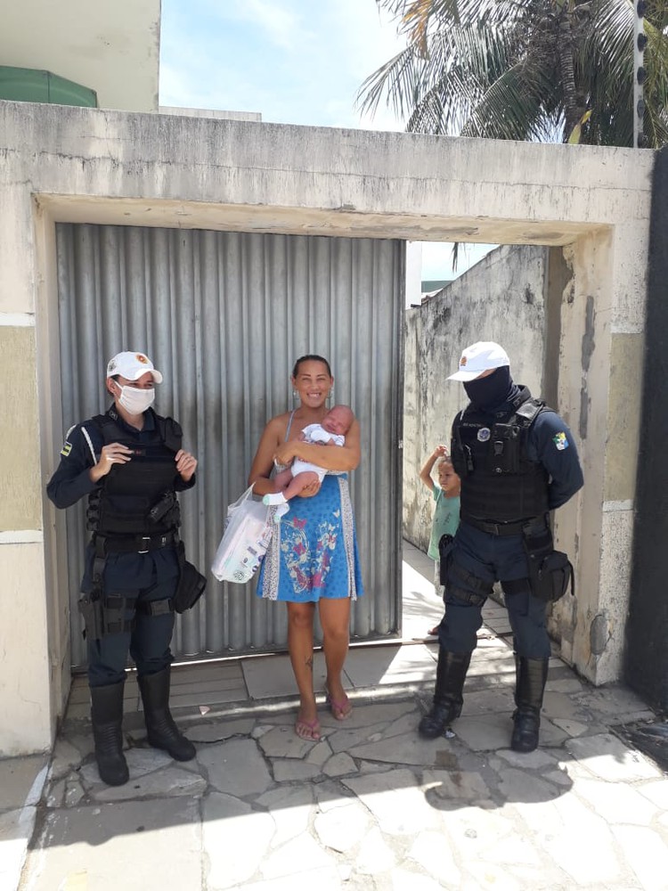 Policiais salvam vida de recém-nascido com sintomas de asfixia