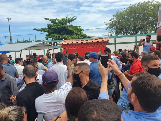 Exclusivo: Bolsonaro visita Barra dos Coqueiros