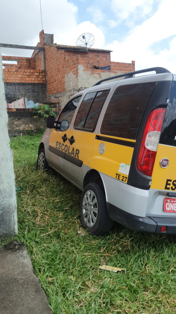 Transporte escolar roubado e adolescente são localizados