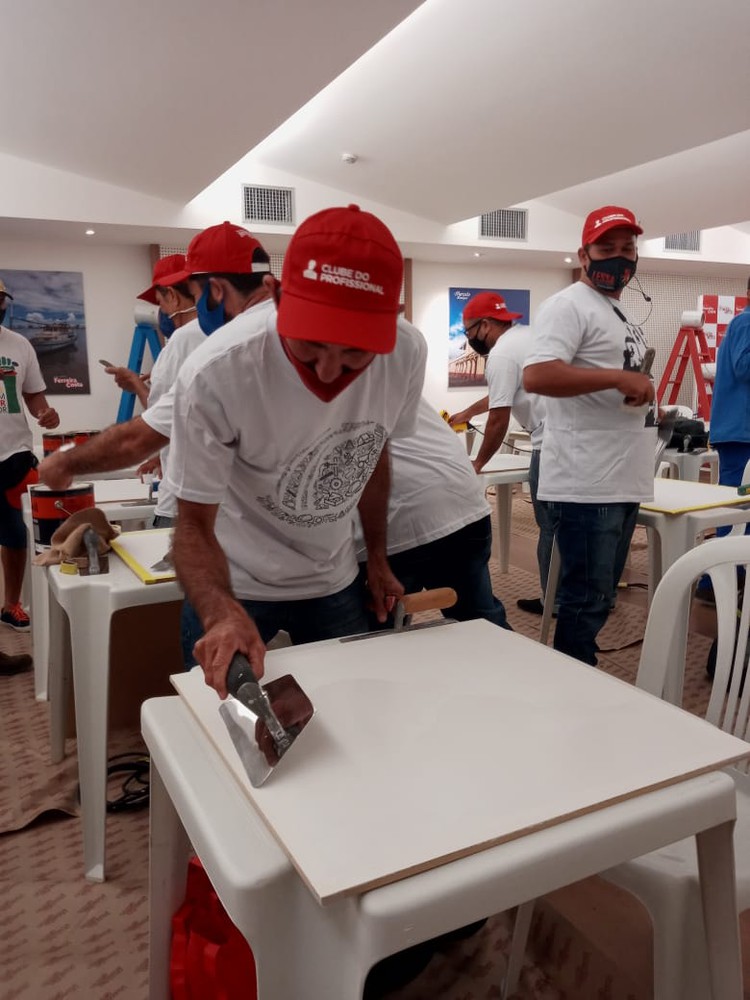 Ferreira Costa oferece cursos gratuitos para profissionais da construção civil