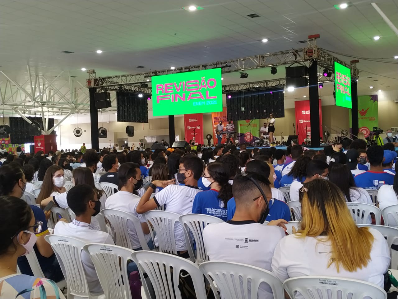 Estudantes da rede estadual participam da revisão final do Enem em Aracaju