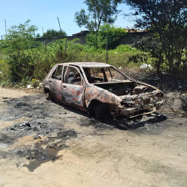 Suposto veículo usado em latrocínio do dono de lava jato é encontrado carbonizado em Socorro