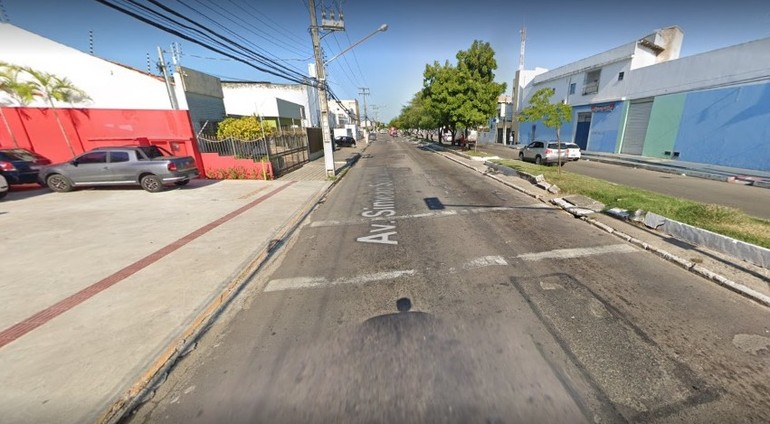 Homem invade farmácia em Aracaju e realiza assalto