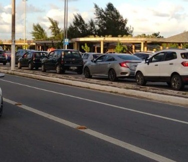 Congestionamento é registrado na avenida Beira Mar, em Aracaju
