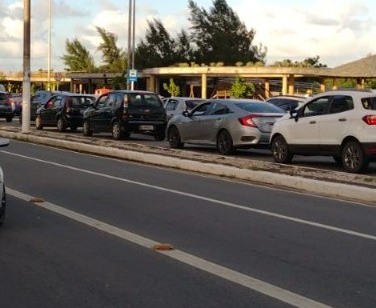Congestionamento é registrado na avenida Beira Mar, em Aracaju