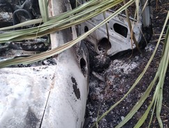 Carro carbonizado em Laranjeiras