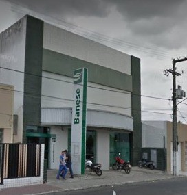 Homens realizam assalto contra clientes em agência bancária, em Itabaiana