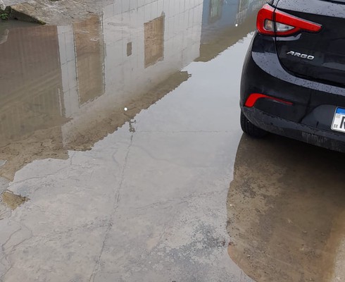Após chuvas, ruas do Coqueiral permanecem alagadas em Aracaju