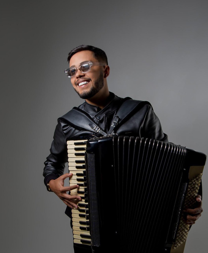 Danielzinho Júnior anima esquenta da transmissão do show Viiixe - Forró e Piseiro
