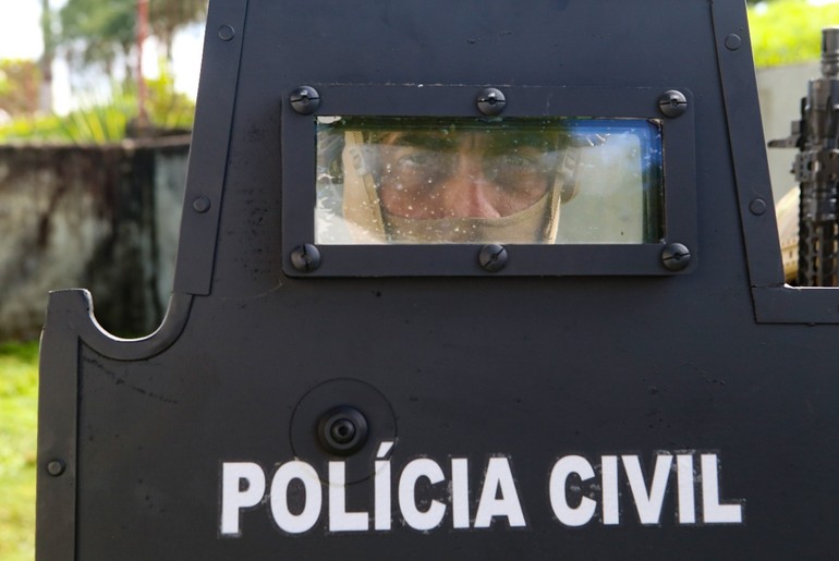 Homem é preso em flagrante por descumprir medida protetiva uma hora após ser intimado pela Justiça