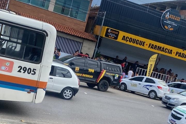 Mulher é assassinada a tiros em supermercado após perseguição em Aracaju