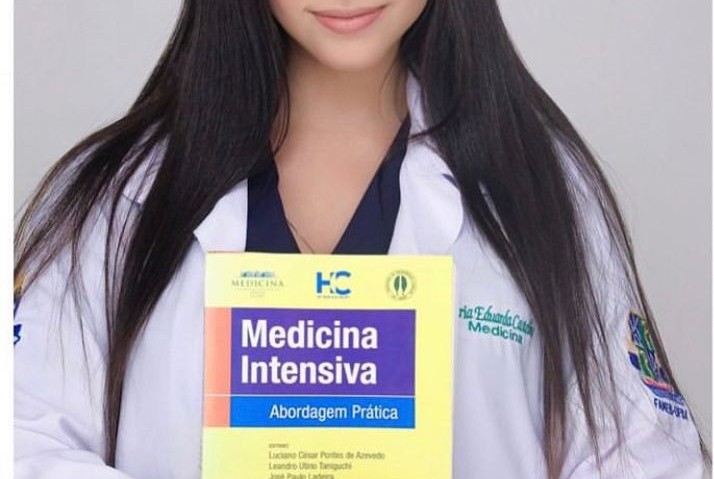 Estudante universitária recebe alta após longo período internada em hospital de Aracaju