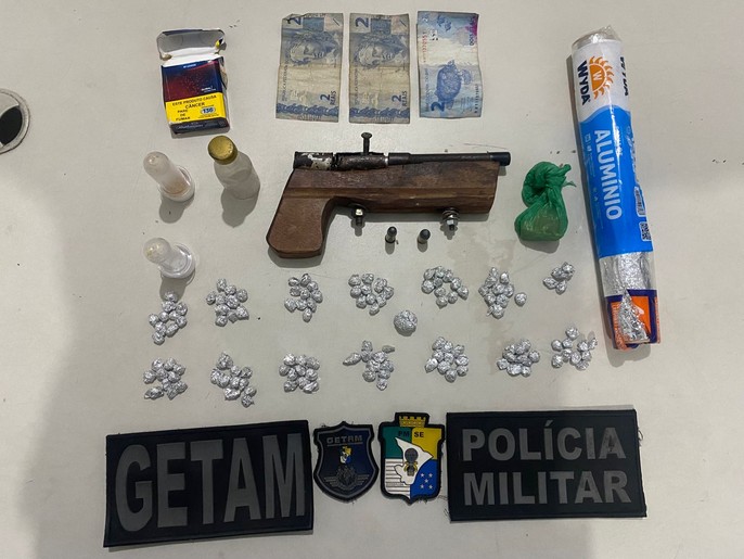 Suspeito é preso com 135 pedras de crack no bairro Santa Maria