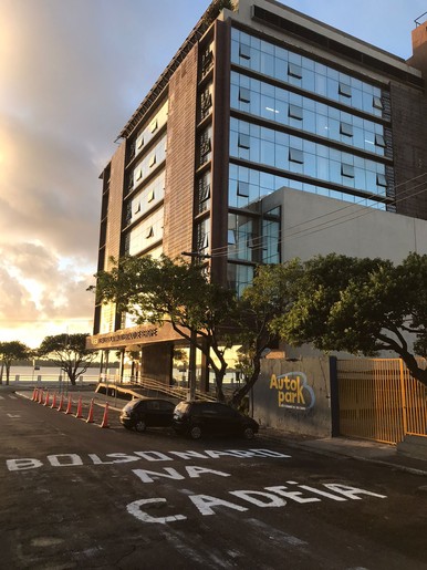 Movimentos sindicais protestam contra visita de Bolsonaro a Aracaju