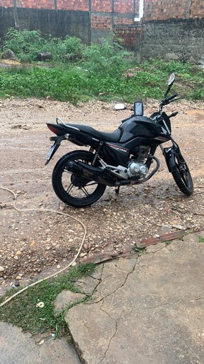 Casal tem moto furtada durante show em Aracaju