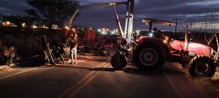 Motorista morre após colisão entre caminhão e trator em Poço Verde