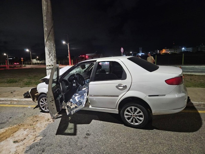 Homem morre após colidir com poste na zona sul de Aracaju