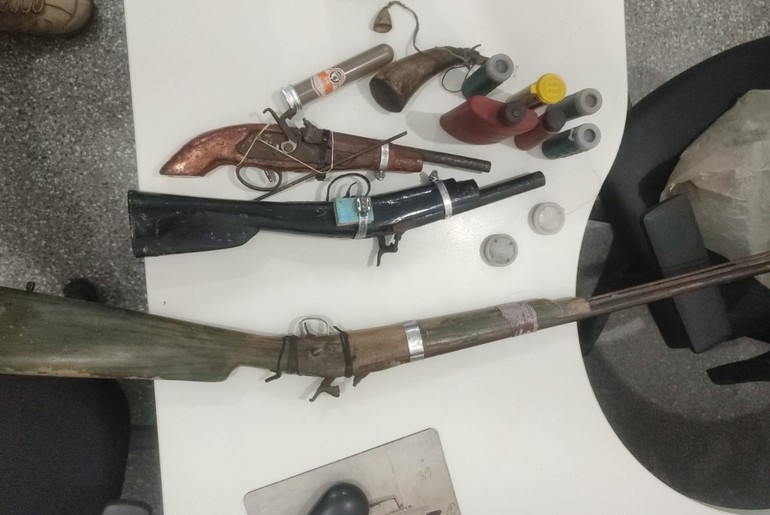 Homem é preso com três armas de fogo durante ação de maus-tratos contra uma criança em Cristinápolis