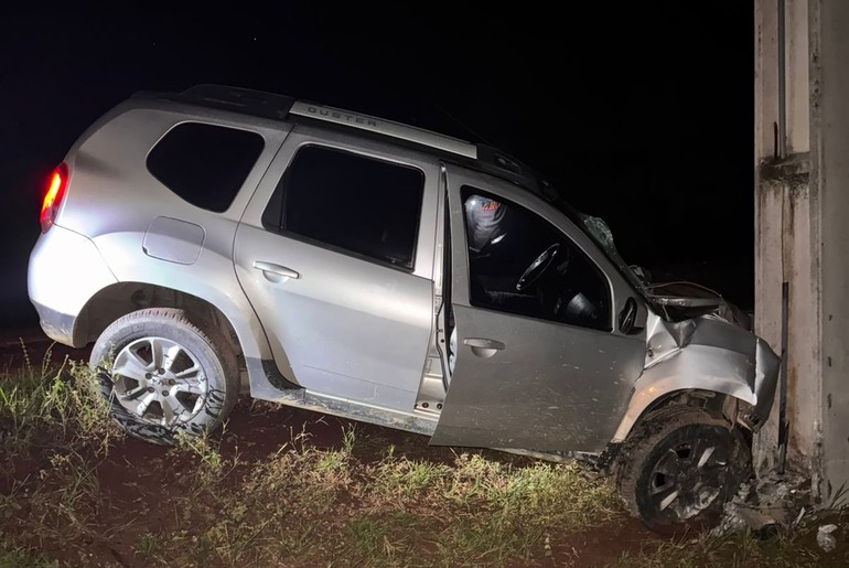 Condutor colide com poste ao tentar desviar de cavalo na pista da SE-100, em Estância