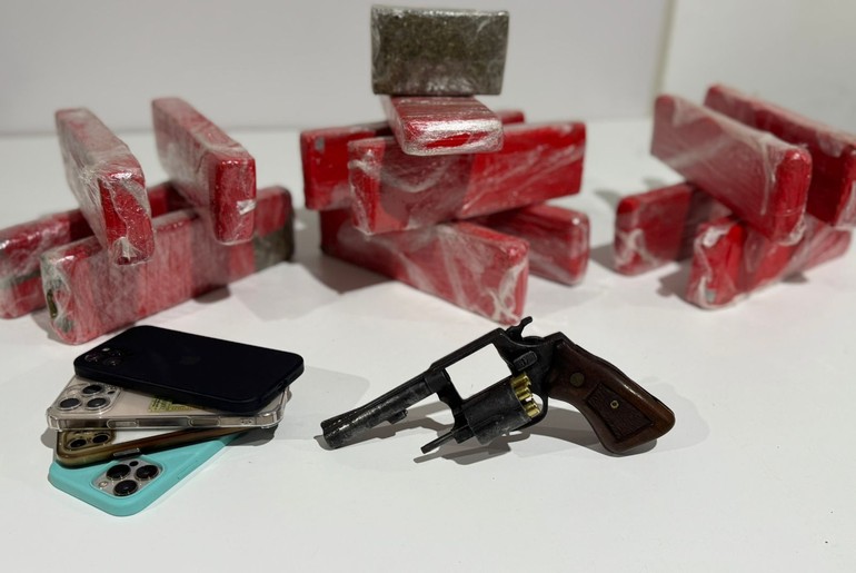 Polícia apreende drogas e prende sobrinha de traficante morto em confronto em Itabaiana