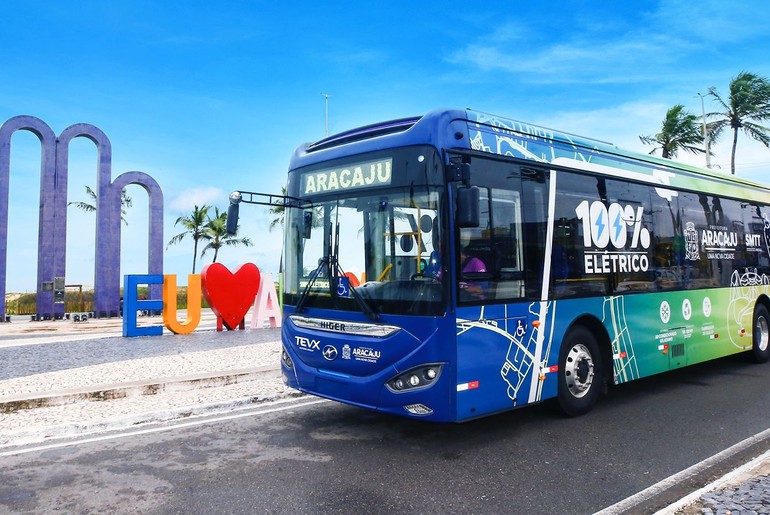 15 ônibus elétricos começam a circular em Aracaju nesta sexta; confira as linhas