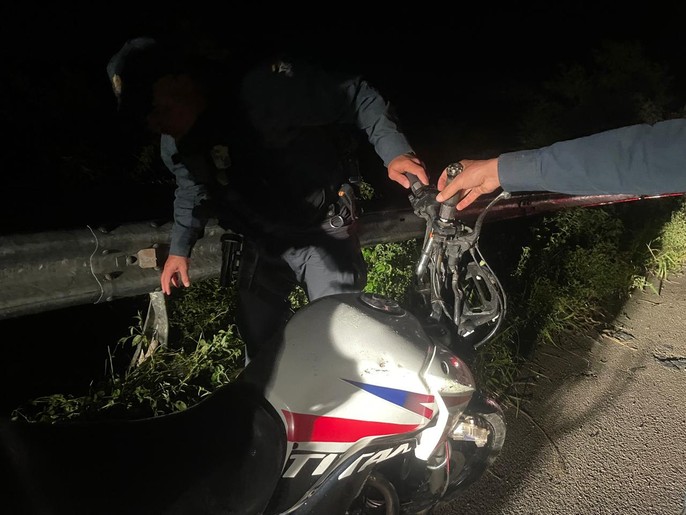 Motocicleta colide com mureta na SE-200 e passageira morre no local