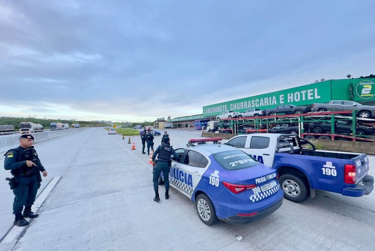 200 torcedores são flagrados com drogas a caminho de jogo entre Sergipe e Santa Cruz