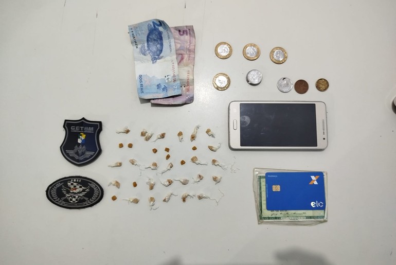 Mulher é presa por tráfico de drogas na Praça dos Três Poderes, em Aracaju
