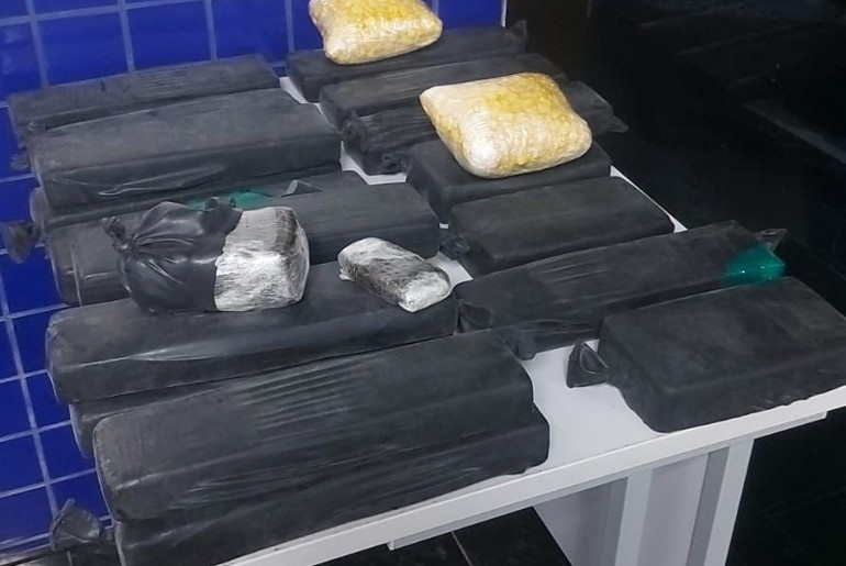 PRF apreende 17 quilos de drogas em São Cristóvão