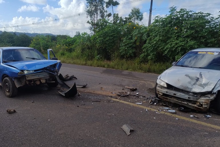 Colisão frontal entre dois carros deixa um condutor ferido na SE-270, em Salgado