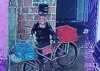 VÍDEO: Bicicleta de entregador é furtada dentro de residência na Zona Oeste de Aracaju