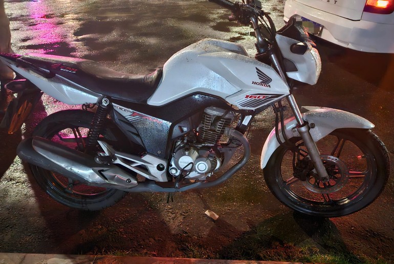 Motociclista fica ferido em colisão traseira com carro na Barra dos Coqueiros