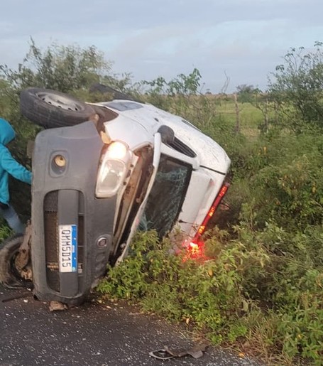 Acidente entre trator e ambulância deixa cinco feridos na SE-177 em Carira