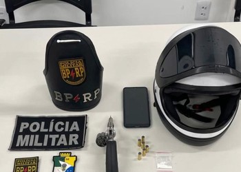 Homem é preso com arma e drogas em Nossa Senhora do Socorro