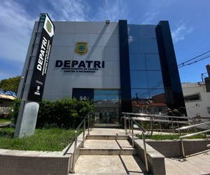 Mulher é presa pela Polícia Civil por crime de perseguição e criação de perfis falsos online