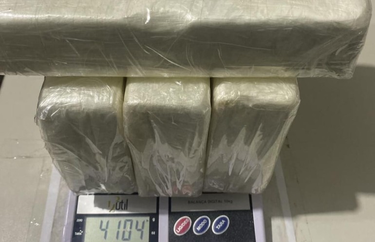 Homem é preso com veículo adulterado em Estância; mais de 4 kg de cocaína foram apreendidos