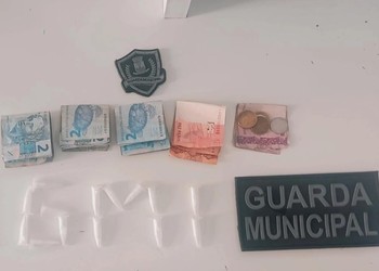 Suspeita de tráfico de drogas é presa no centro de Itabaiana