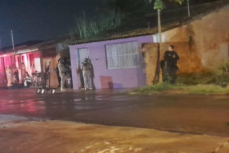 Mãe em surto mantém três filhos em cárcere privado por horas em Malhador