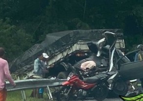 Acidente entre caminhão e picape deixa uma pessoa morta na BR-101 em Estância