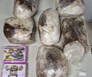 Homem é preso com mais de 5 kg de cocaína escondidos em estepe na BR-235 em Socorro