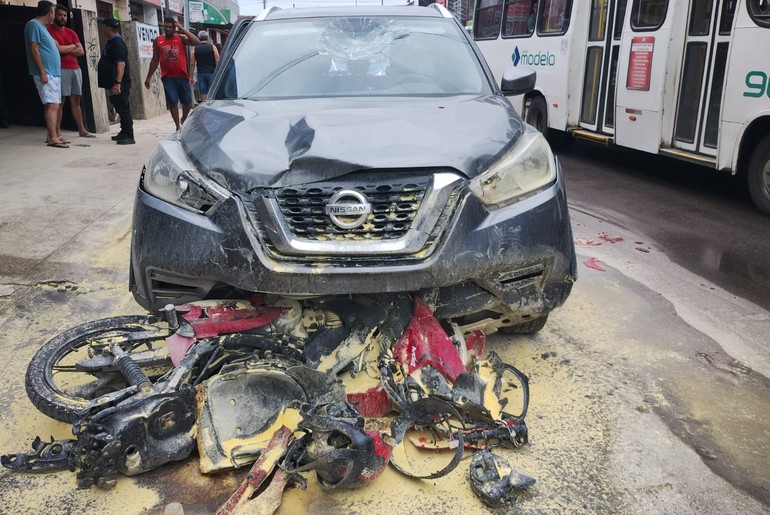 [Vídeo] Pedestre é atropelada e motorista bate em outros dois veículos em Aracaju