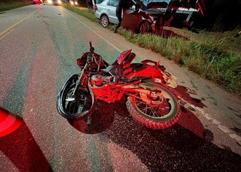 Colisão frontal deixa uma pessoa morta e outra ferida em Nossa Senhora Aparecida