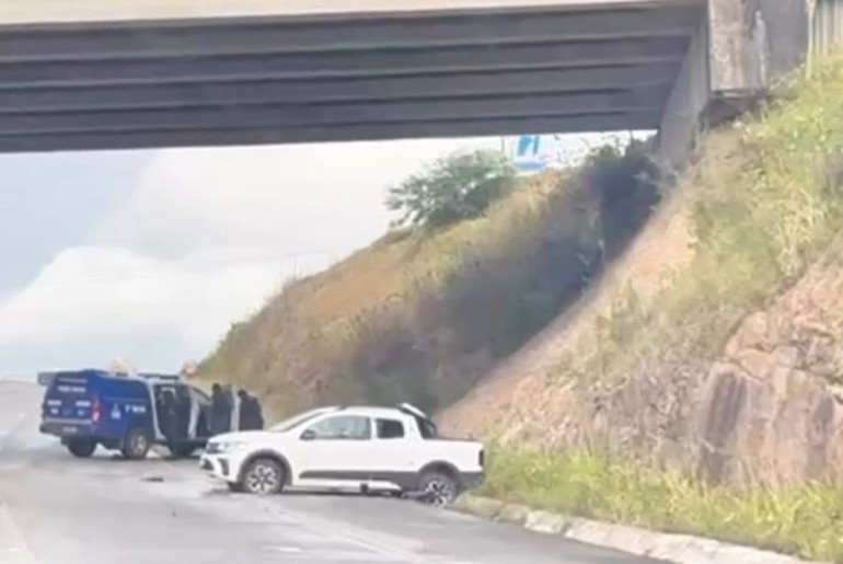 [VÍDEO] Três homens morrem em confronto com a polícia na BR-101, em Propriá