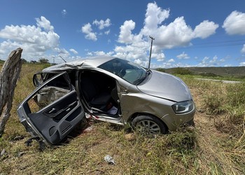 Colisão entre carro e caminhão é registrada na SE-361, em Simão Dias