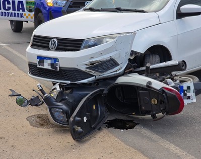 Colisão entre carro e moto deixa mulher ferida na rodovia SE-050, em Aracaju