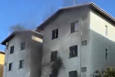 Incêndio atinge apartamento na Barra dos Coqueiros