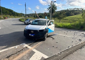 Acidente em Indiaroba derruba poste e interdita rodovia SE-368