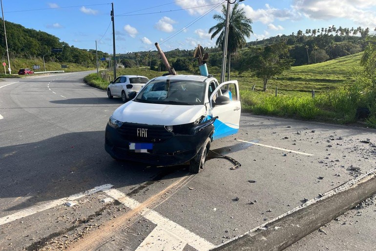 Acidente em Indiaroba derruba poste e interdita rodovia SE-368