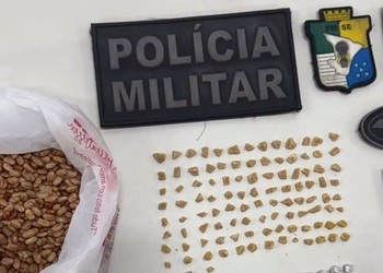 Radiopatrulha prende mulher com 150 pedras de crack no Centro de Aracaju