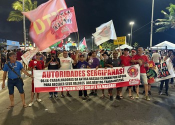 Manifestação contra PEC da Blindagem  leva multidão às ruas da Orla da Atalaia, em Aracaju